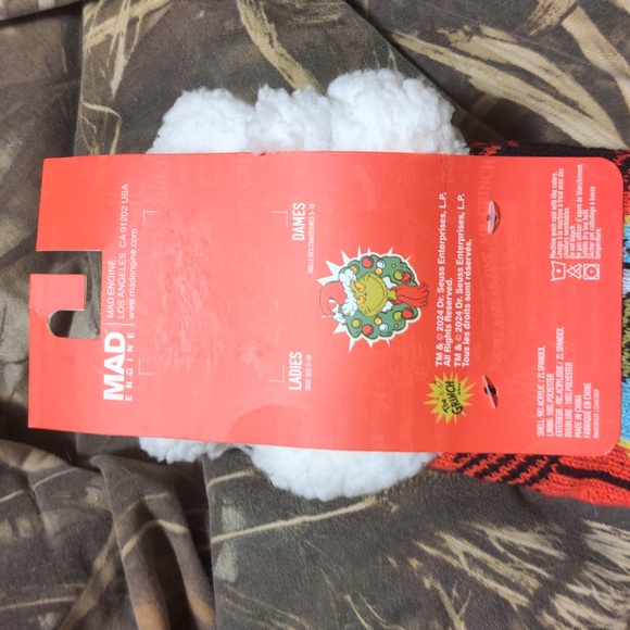 The Grinch Dr. Seuss Reading Socks Slipper Socks Plaid Shoe Size 5-10 - Picture 9 of 15